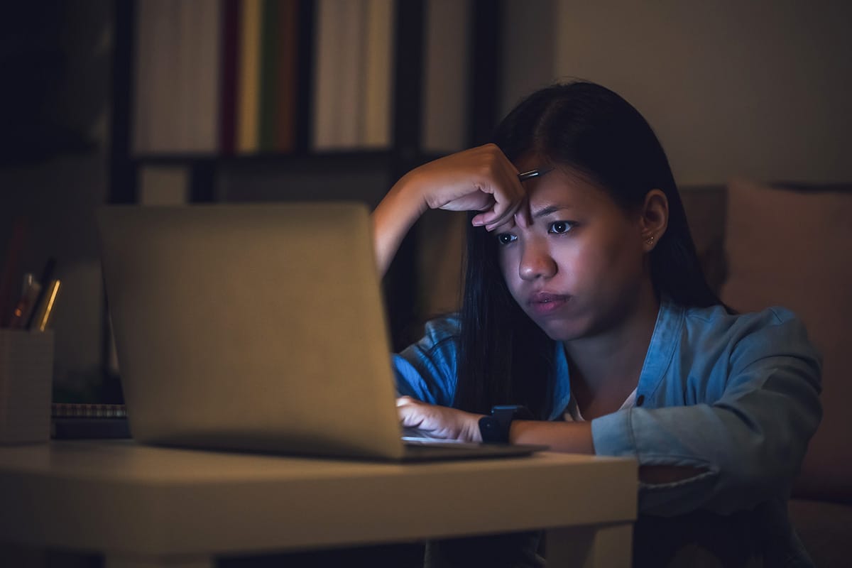 Épuisement professionnel au travail : signes, causes profondes et interventions en RH